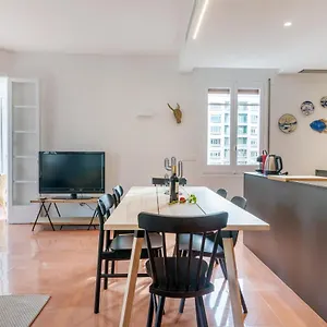 https://new-top-floor-apt-with-a-lot-of-light-y-aircon.catalonia-hotels.com